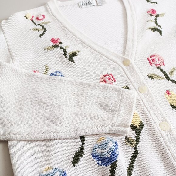 Tabi International Floral Knit V-neck Cardigan - Picture 4 of 15